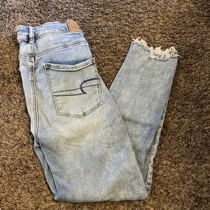 American eagle high rise jeggings, light wash. No rips.